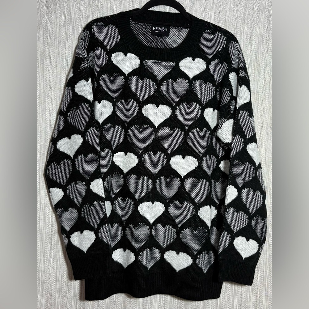 Hemish Black and White Heart Pattern Sweater